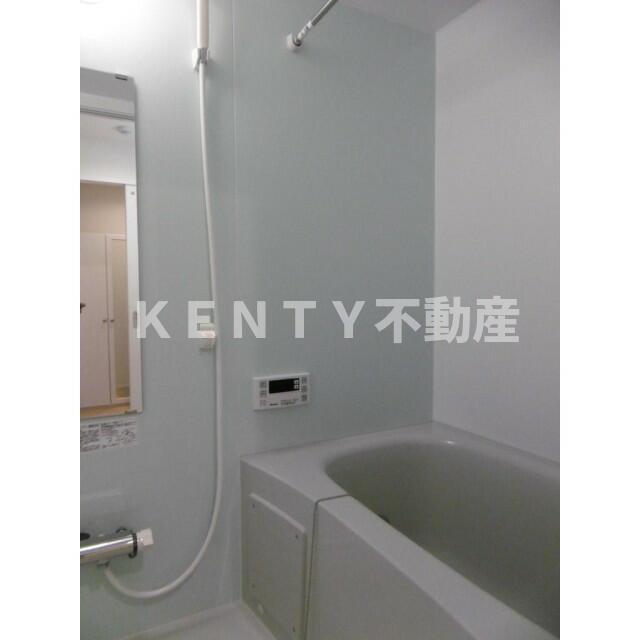 バス・シャワールーム　コンパクトで使いやすいお風呂です