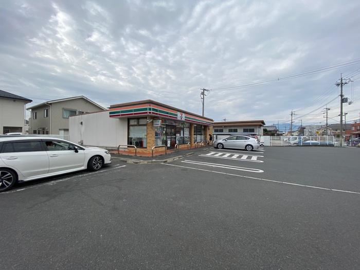 コンビニ　セブンイレブン（コンビニ）まで400m