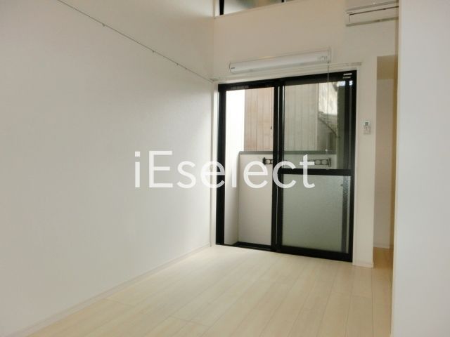 居室・リビング　明るい清潔感のあるお部屋です。