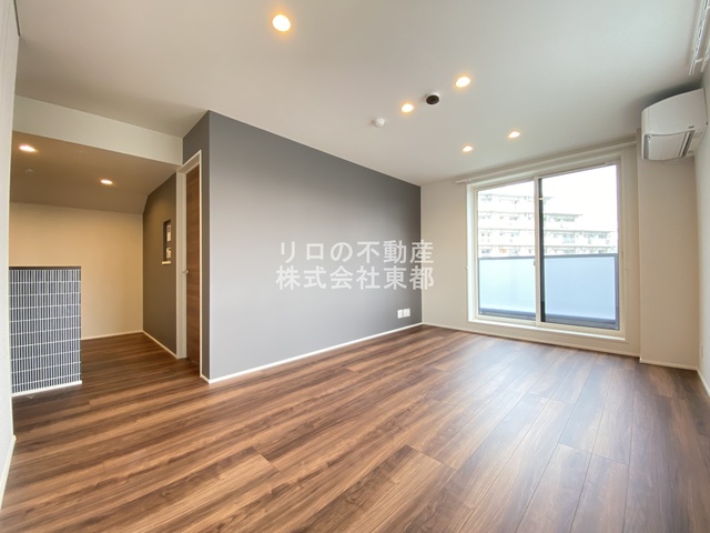 居室・リビング　自由に家具を配置できる広々としたリビングです♪