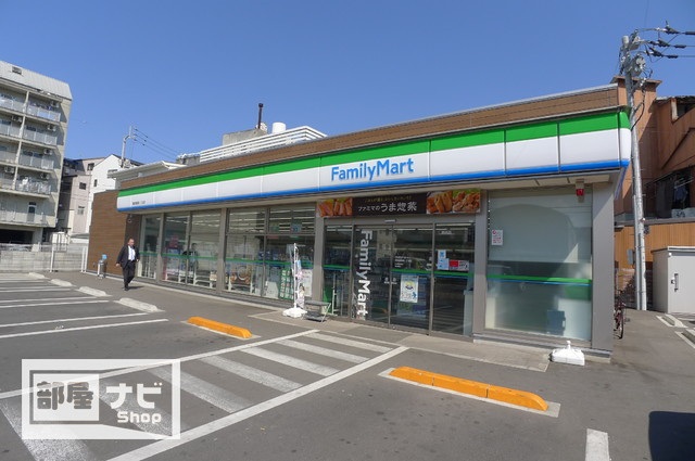コンビニ　ファミリーマート高松松島町店（コンビニ）まで65m