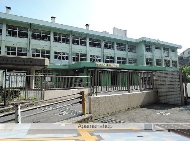 中学校　亀山中学校（中学校）まで2800m