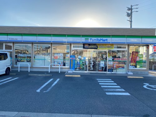 コンビニ　ファミリーマート 天白海老山町店（コンビニ）まで42m