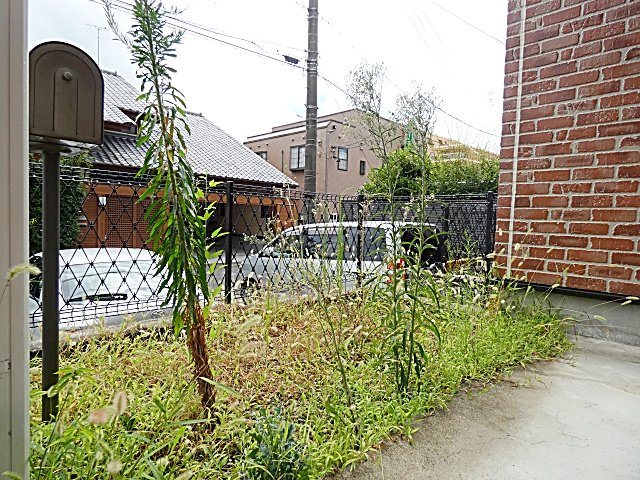 庭　小さなお庭付き物件です。