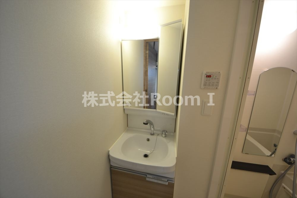洗面設備　独立洗面台で身支度をすべて済ませてしまいましょう