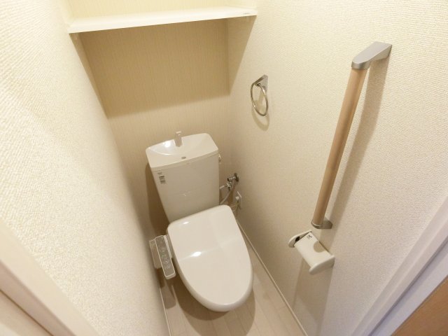 トイレ　別号室の参考写真です。