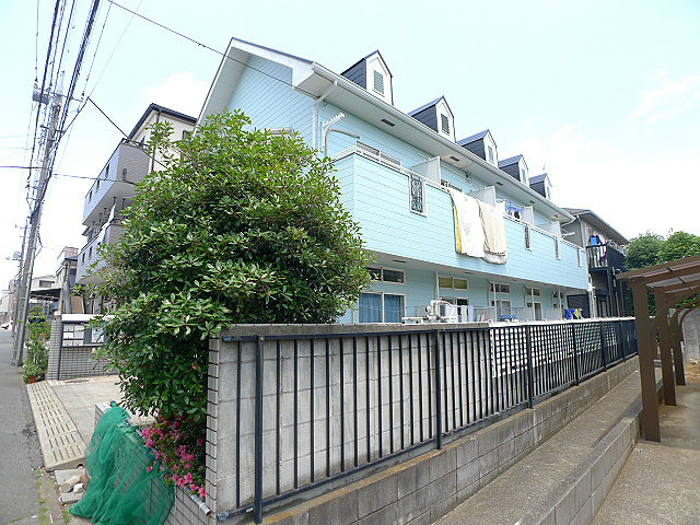 建物外観　レオパレスサモンVのご紹介は住まいの窓口　アソシエにお任せ下