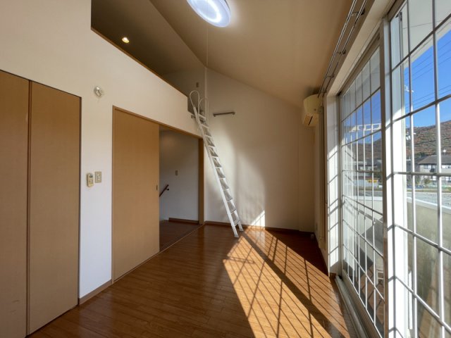 マイ プレシャスの居間写真