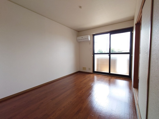 居室・リビング　東側洋室