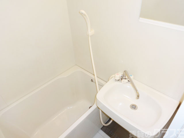 バス・シャワールーム　お風呂も広々！日頃の疲れをとりましょう☆