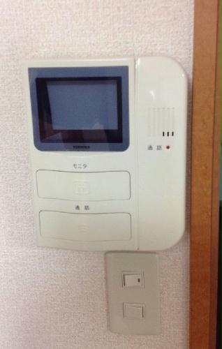 玄関　モニター付きインターホン
