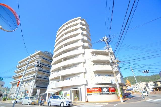 広島市安芸区矢野西のマンションの建物外観