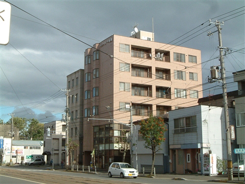函館市豊川町のアパートの建物外観