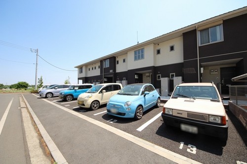 駐車場　敷地内駐車場あります