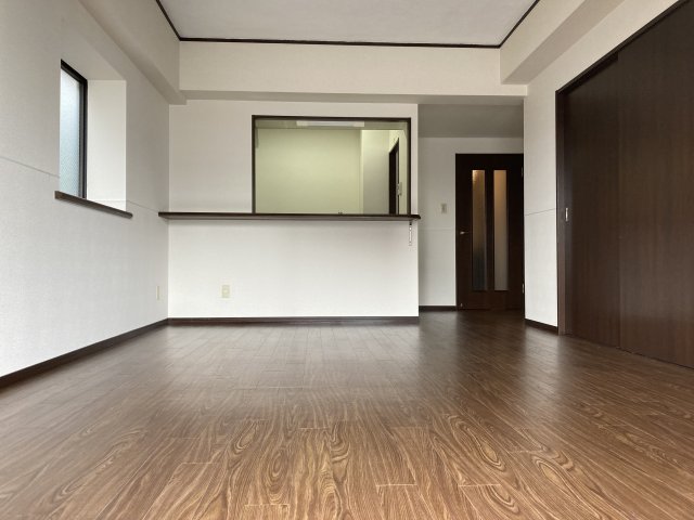 居室・リビング　同物件別部屋です。