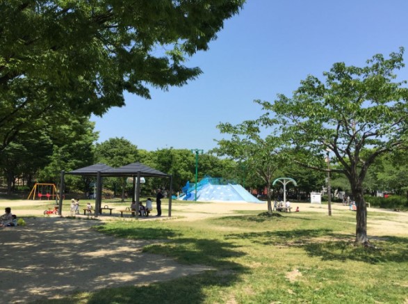 【大阪市港区田中のマンションの公園】