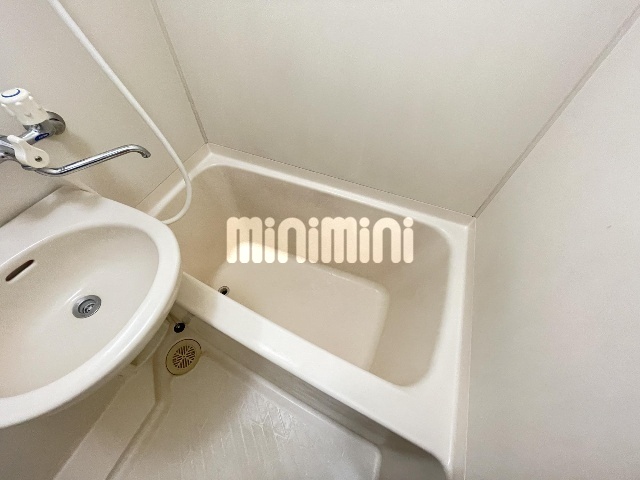 バス・シャワールーム　清潔感のある浴室