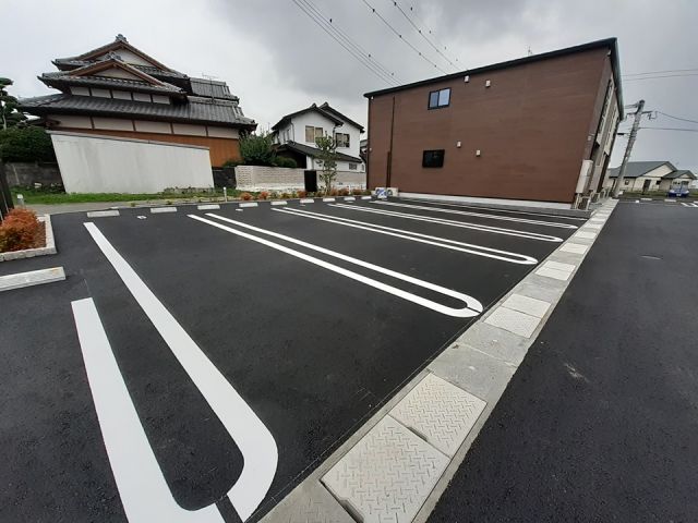 【朝倉市一木のアパートの駐車場】