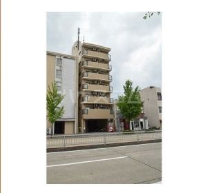 【名古屋市昭和区桜山町のマンションの建物外観】