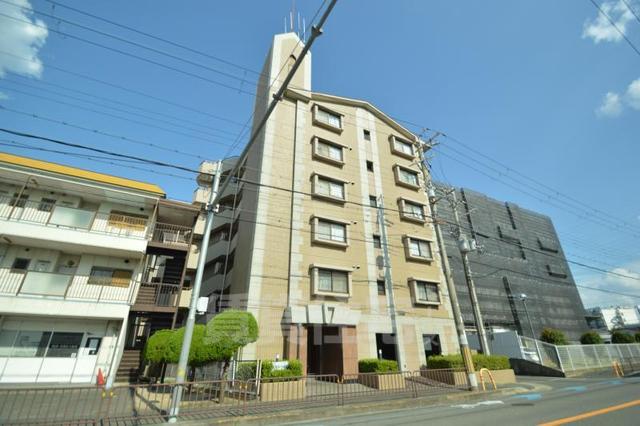 摂津市鳥飼八防のマンションの建物外観