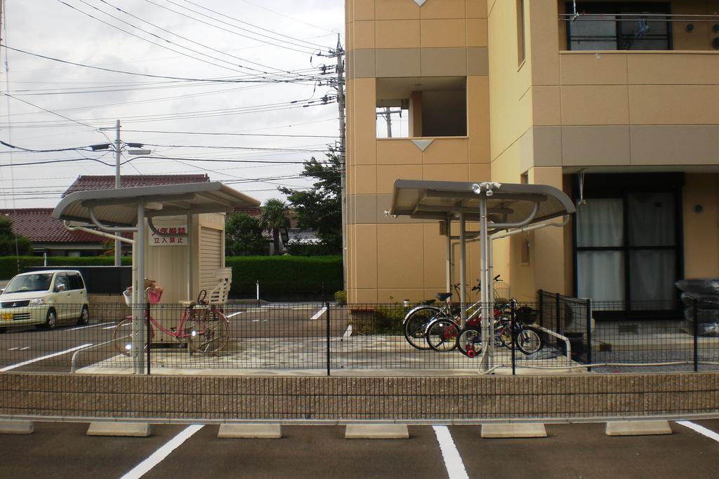 【まほらま2番館の駐車場】