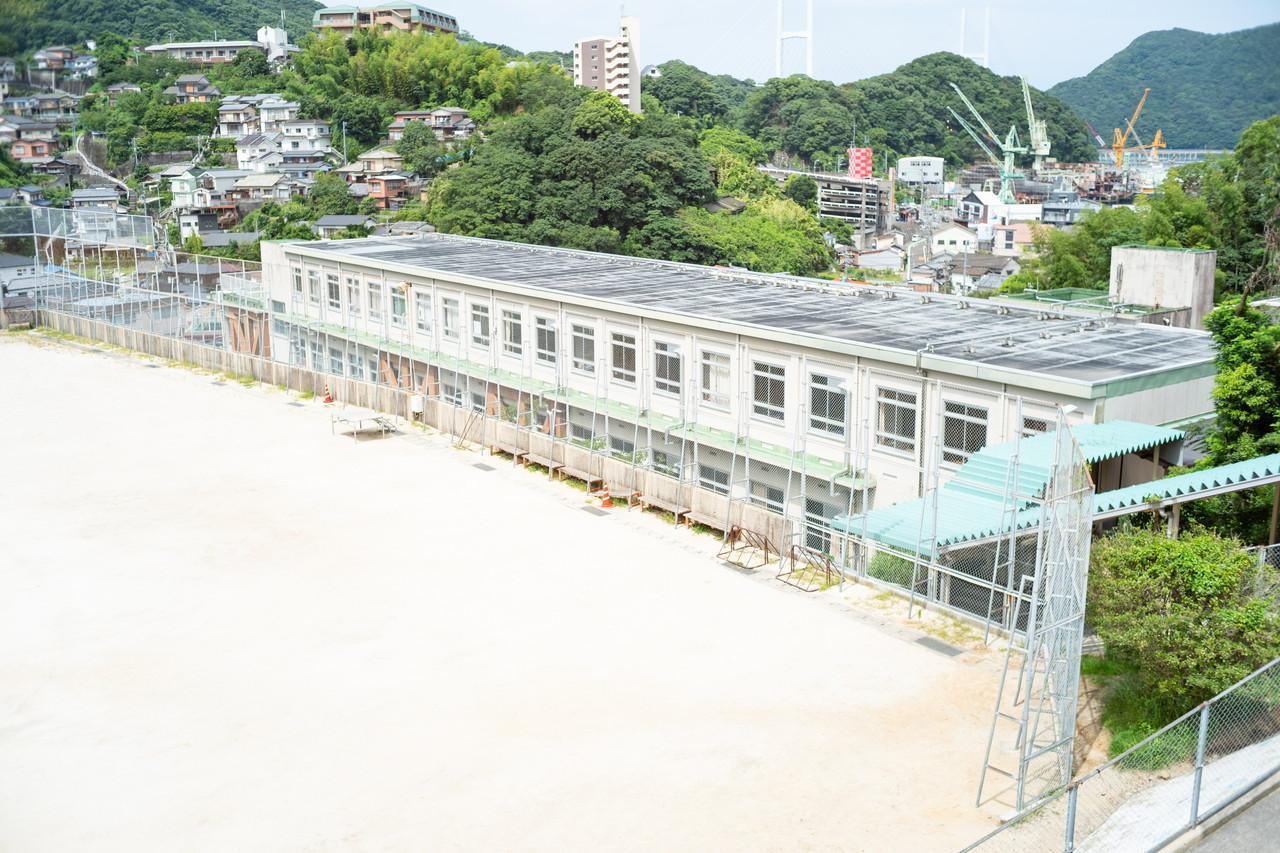 【戸町２丁目ビルの小学校】