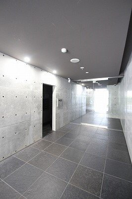 【広島市中区舟入町のマンションのエントランス】