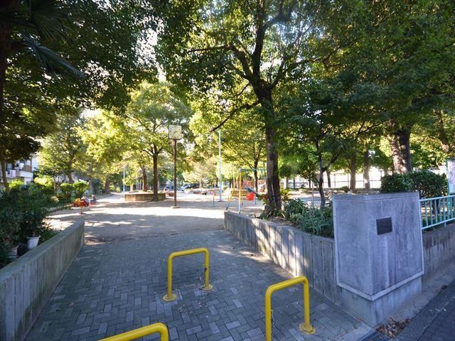 【ワールドアイ都島駅前の公園】