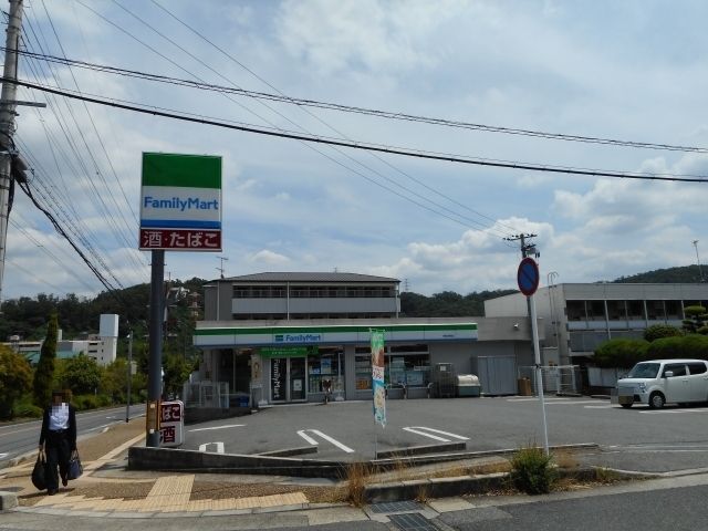 【生駒郡三郷町立野北のアパートのコンビニ】