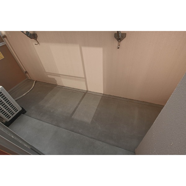 バルコニー　同じ建物の別のお部屋