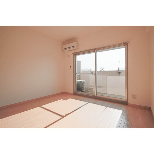 居室・リビング　同じ建物の別のお部屋