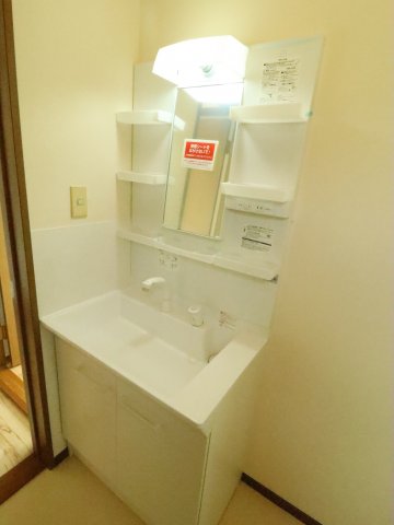 洗面設備　忙しい朝の身支度にも便利な独立洗面台！*前回募集時