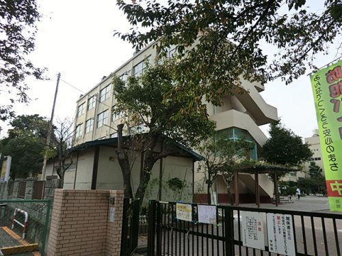 小学校　横浜市立井土ヶ谷小学校（小学校）まで829m
