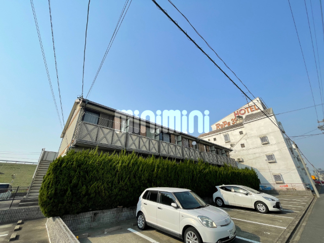 建物外観　隣接した道路も広く、静かな場所です