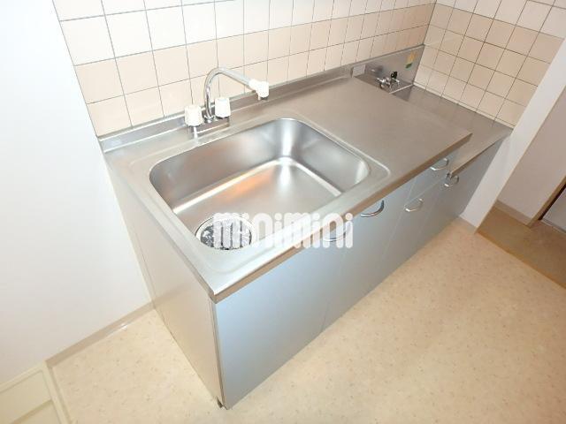 キッチン　調理スペースがあるので料理もはかどりますね。