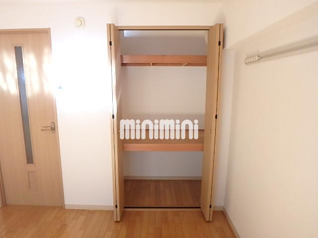 収納　服や荷物を収納できるのでお部屋もすっきりしますね。