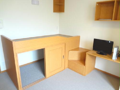 収納　ベッド下には広々収納スペース！