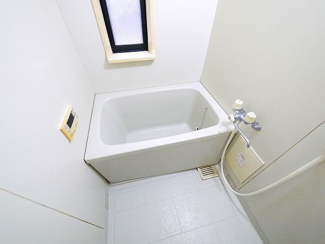 バス・シャワールーム　落ち着いた空間のお風呂です