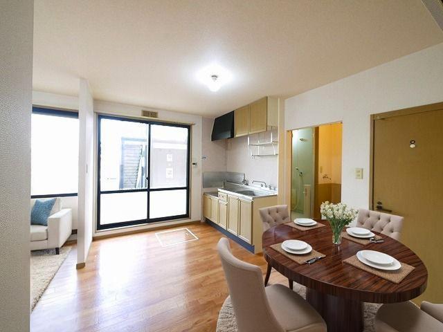 居室・リビング　CGで家具等を配置したもので家具等は含まれません