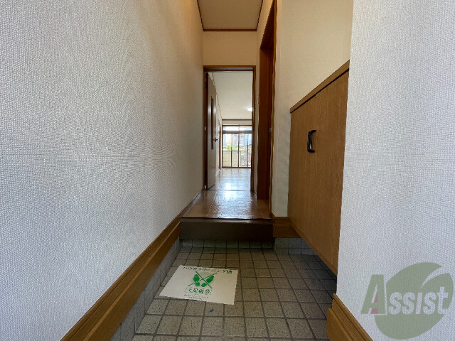 玄関　玄関の様子です。明るい印象ですね。気分もあがりそう。