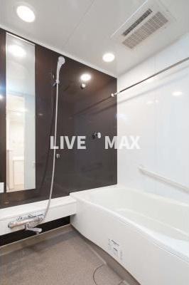 バス・シャワールーム　※同タイプ参考写真仕様。フロアなどの色が異なる可能性がござい