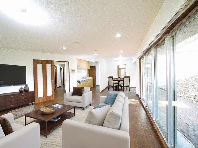 居室・リビング　CGで家具等を配置したもので家具等は含まれません