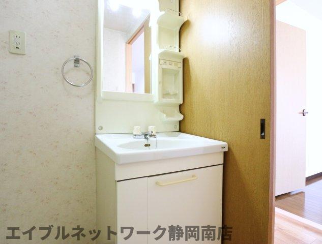 洗面設備　使いやすい洗面所です
