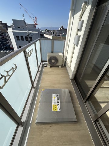 バルコニー　独立洗面台あり、毎朝おしゃれに忙しい女性の方におすすめです