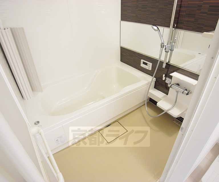 バス・シャワールーム　高級感のあるお風呂です。