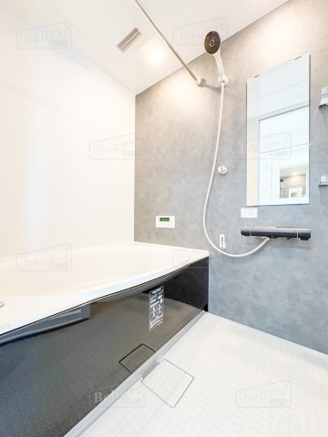 バス・シャワールーム　追い焚き・浴室乾燥機付きのお風呂です♪