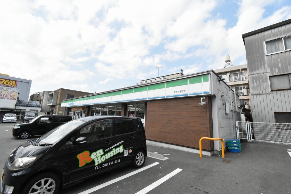 コンビニ　ファミリーマート 佐古四番町店（コンビニ）まで568m