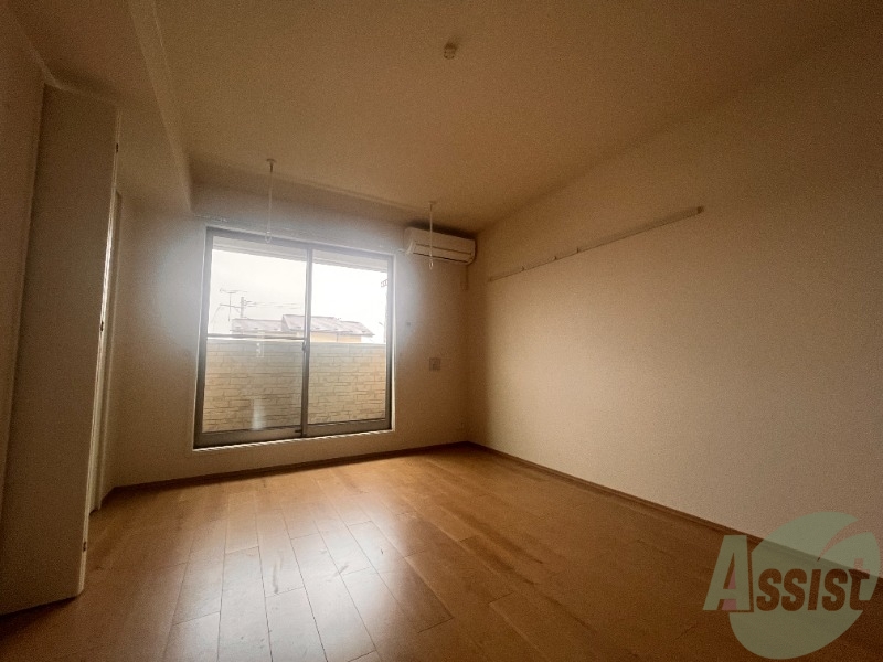 居室・リビング　洋室は８帖の洋室です。ちょうどいい広さですね。