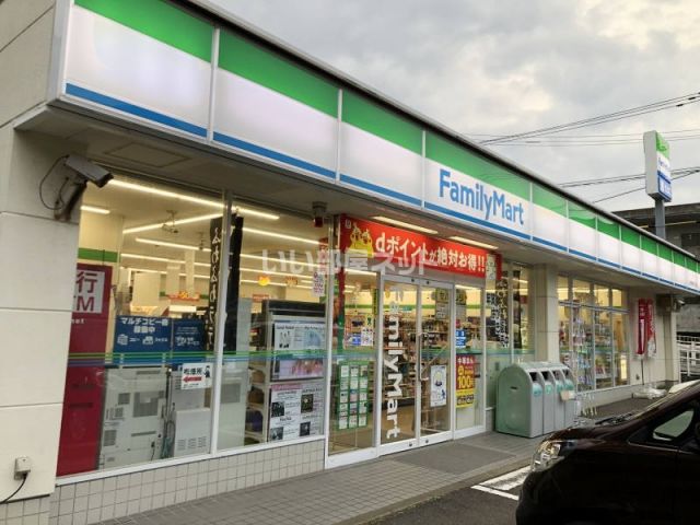コンビニ　ファミリーマート愛宕４丁目店（コンビニ）まで740m