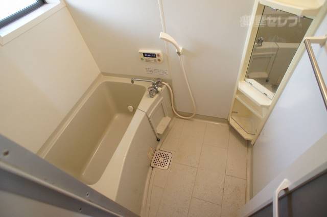 バス・シャワールーム　２０５号室の写真です。